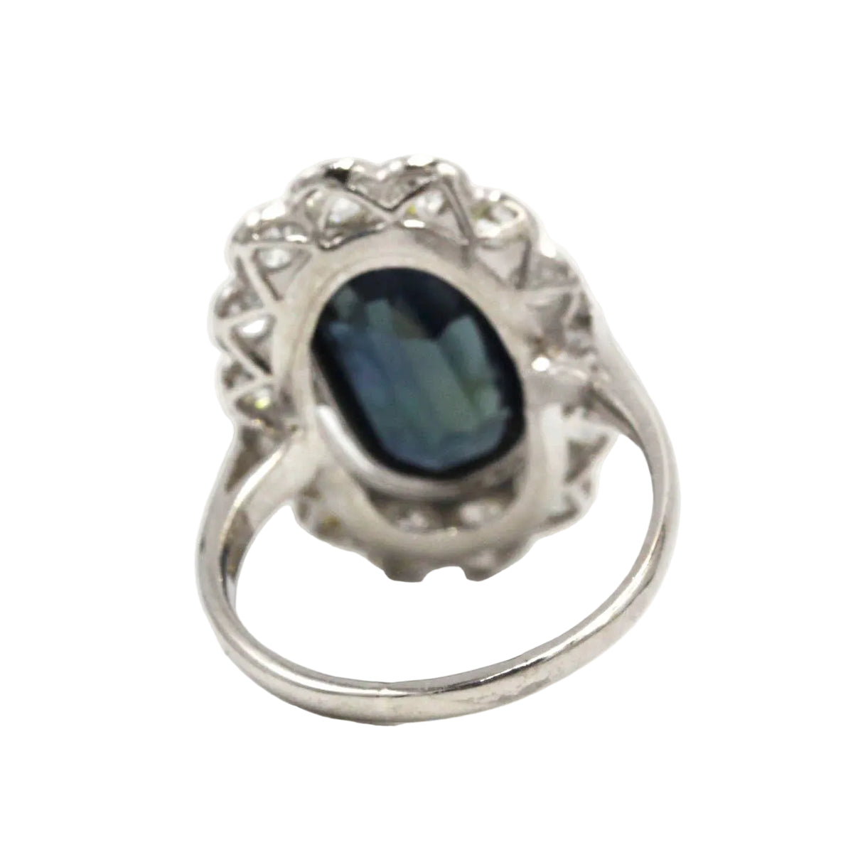 Pompadour Ring in platinum, sapphire, and diamonds