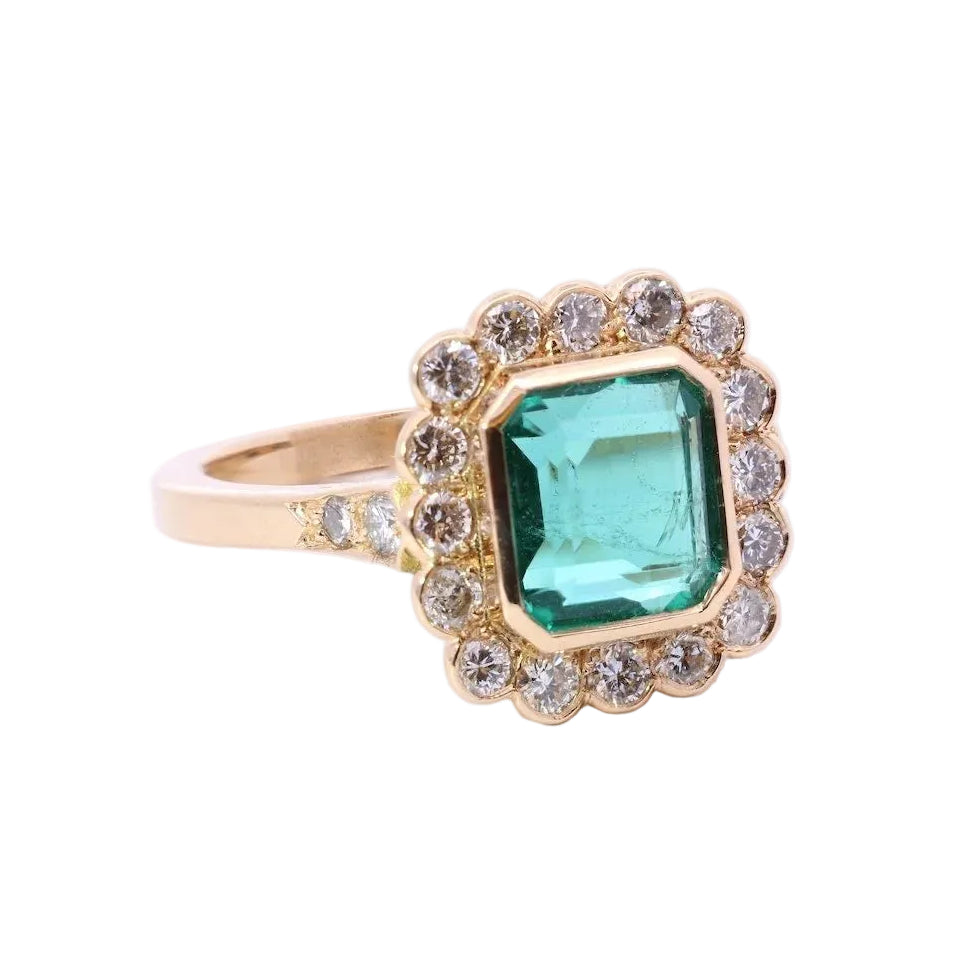 "Entourage" Ring in Yellow Gold, Emerald, and Diamonds