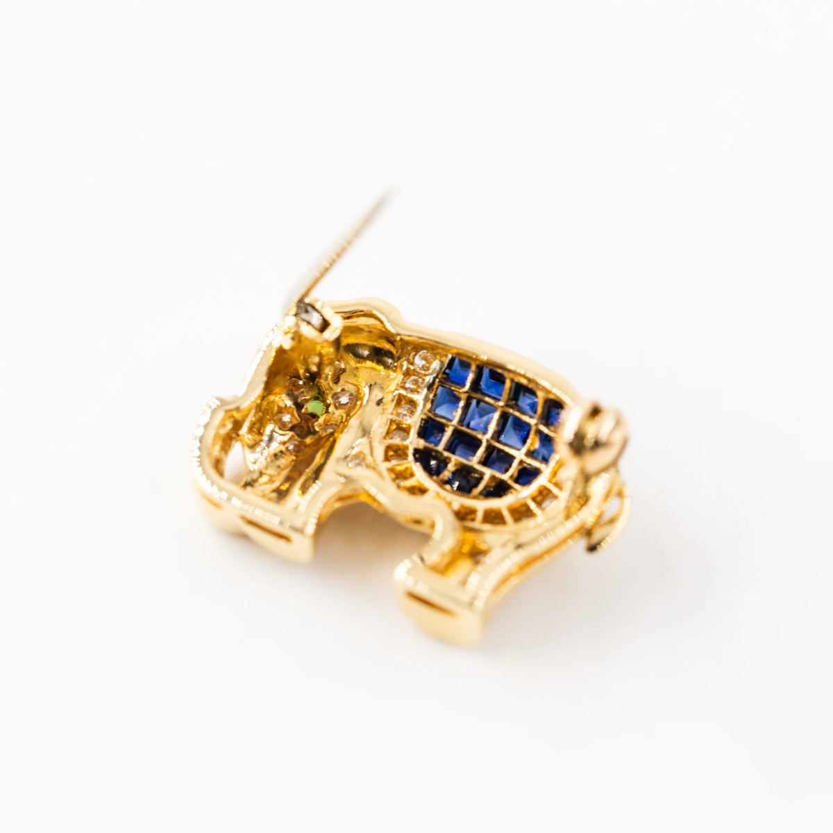 "Elephant" brooch in yellow gold, diamonds, and sapphires