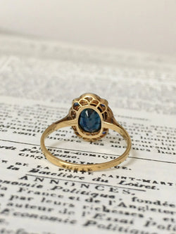 Art Deco ring in 18K yellow gold and platinum, with sapphires and diamonds