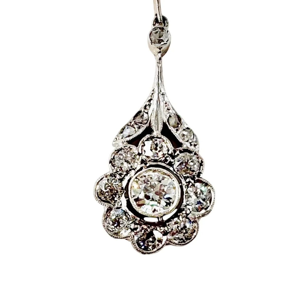 Belle Époque earrings in platinum, yellow gold, and diamonds