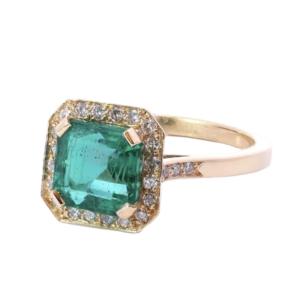 "Entourage" Ring in Yellow Gold, Emerald, and Diamonds