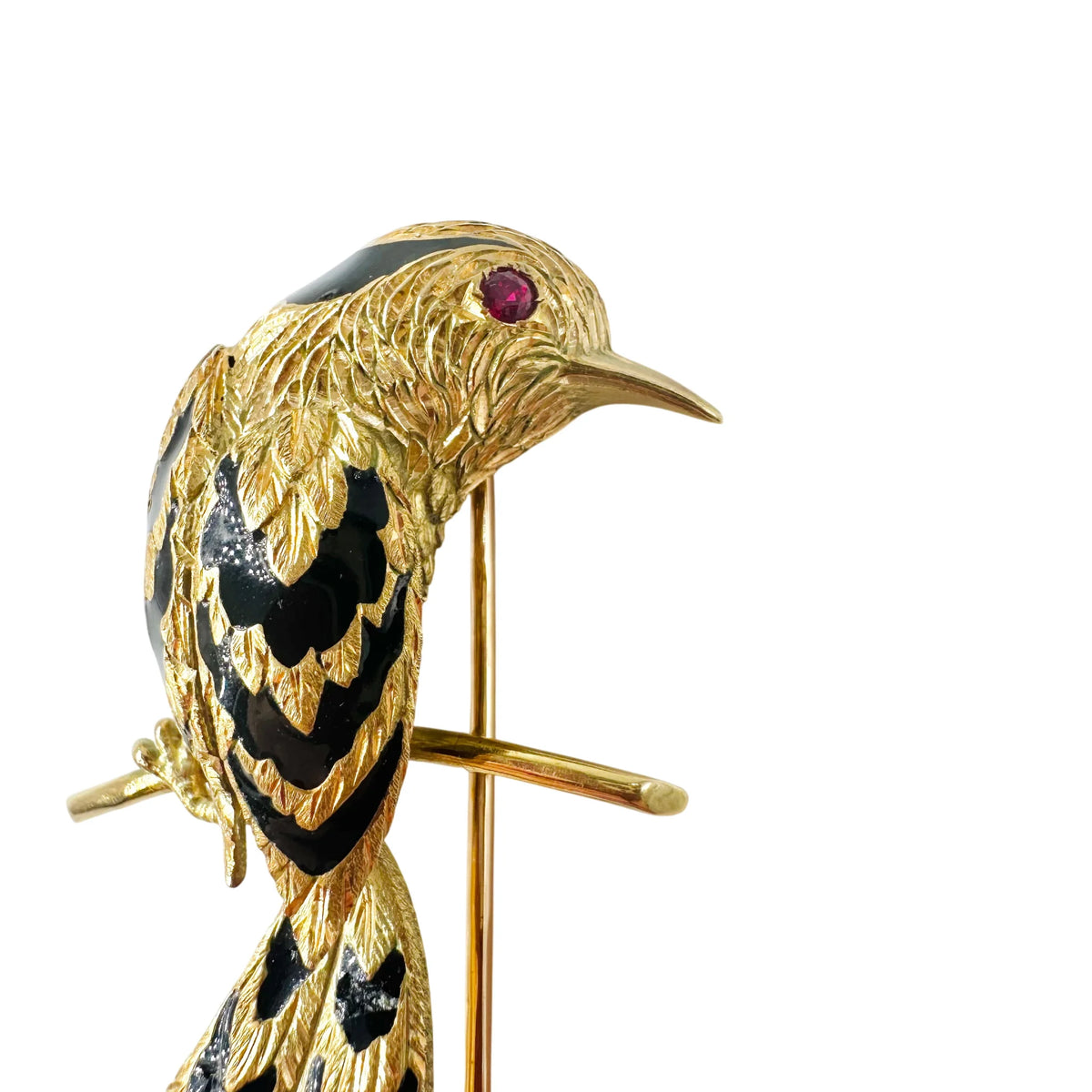 Broche CARTIER Oiseau sur une branche en or jaune, émail et rubis