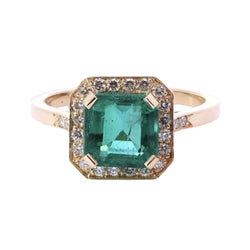 "Entourage" Ring in Yellow Gold, Emerald, and Diamonds