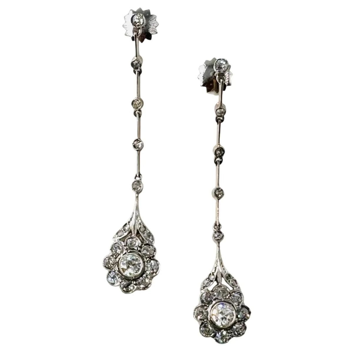 Belle Époque earrings in platinum, yellow gold, and diamonds