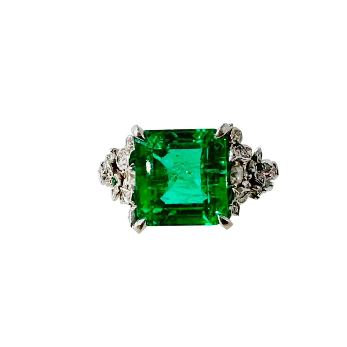 White Gold Solitaire Ring with Emerald and Diamonds