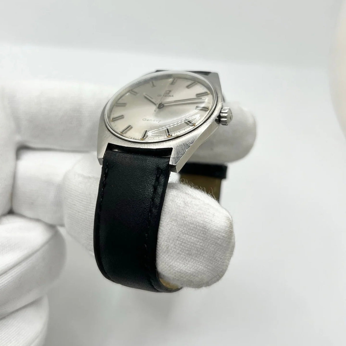 OMEGA watch in stainless steel and leather