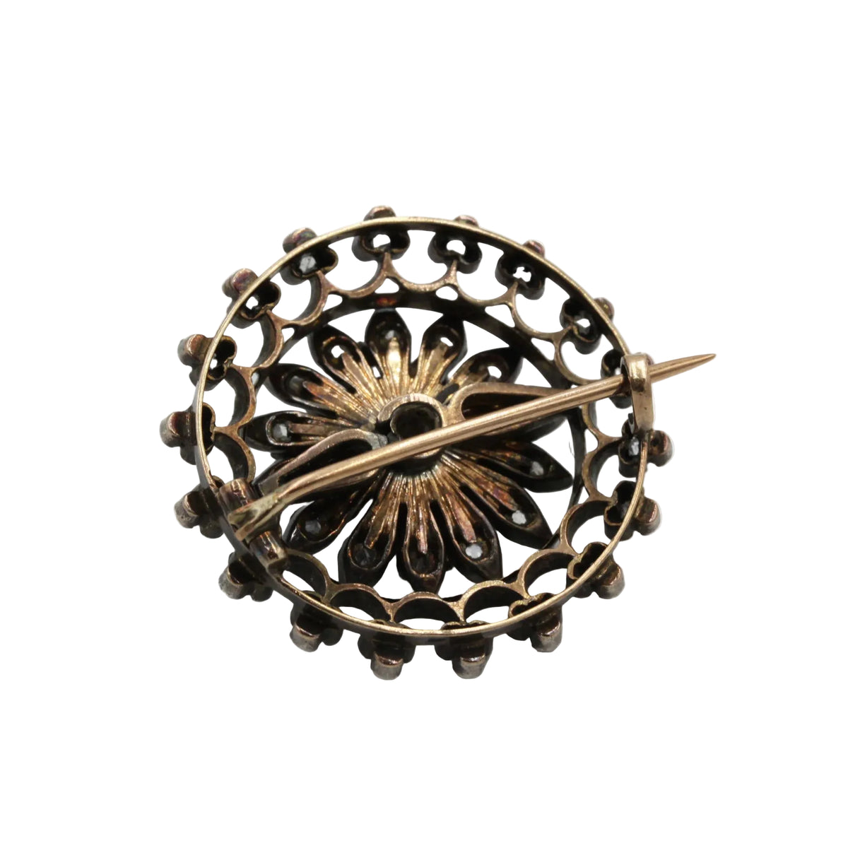 Brooch made of yellow gold, silver, and diamonds