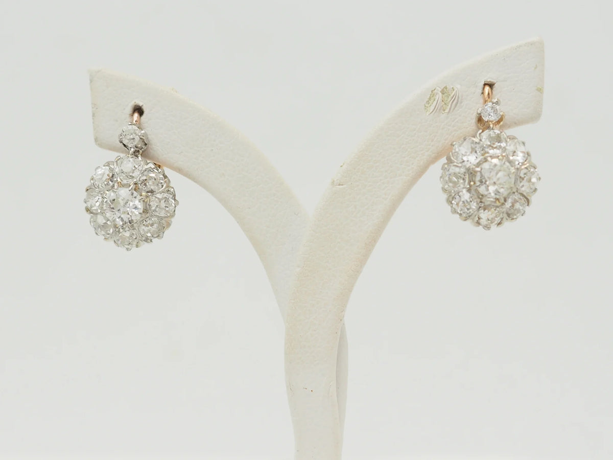 Lever-back earrings in yellow gold, Platinum, and Diamonds