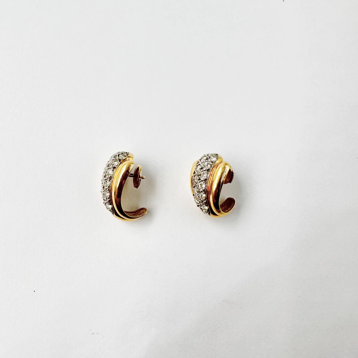 Earrings in white gold, yellow gold, and diamonds
