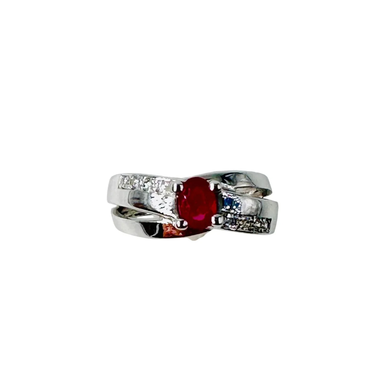 Bague Jonc en or blanc, rubis et diamants
