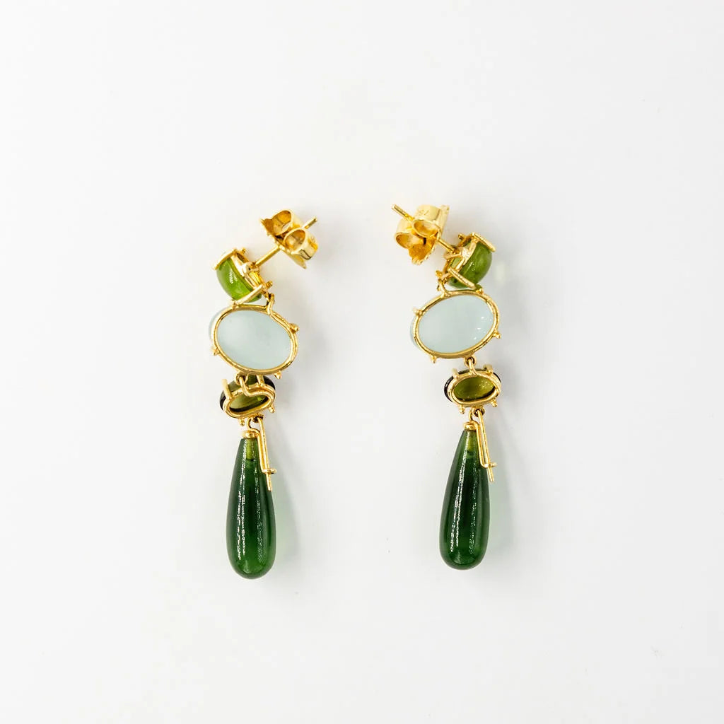 Boucles d'oreilles Pendantes OLE LYNGGAARD Aqua Lotus en or jaune aigue-marine, péridots, tourmalines et serpentines