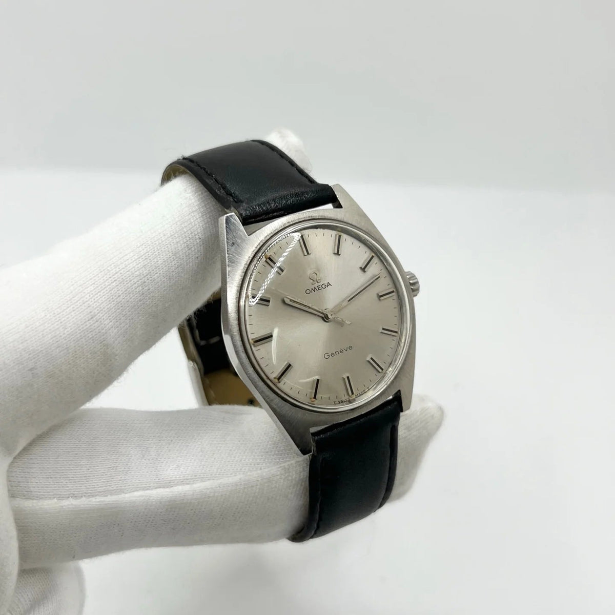 OMEGA watch in stainless steel and leather