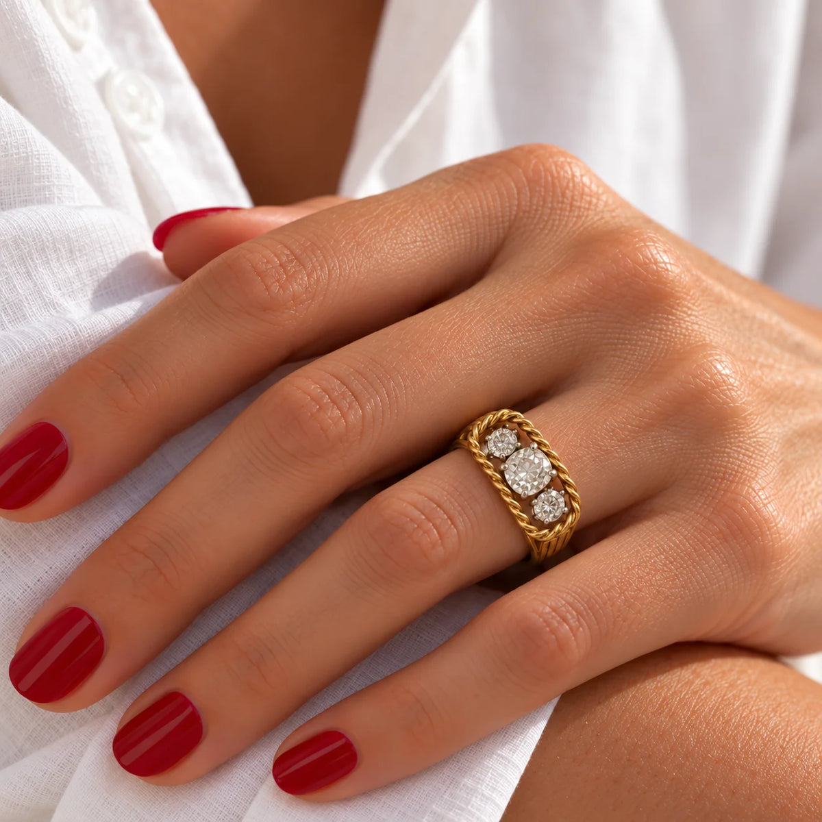 Trilogy Ring in Yellow Gold and Diamonds