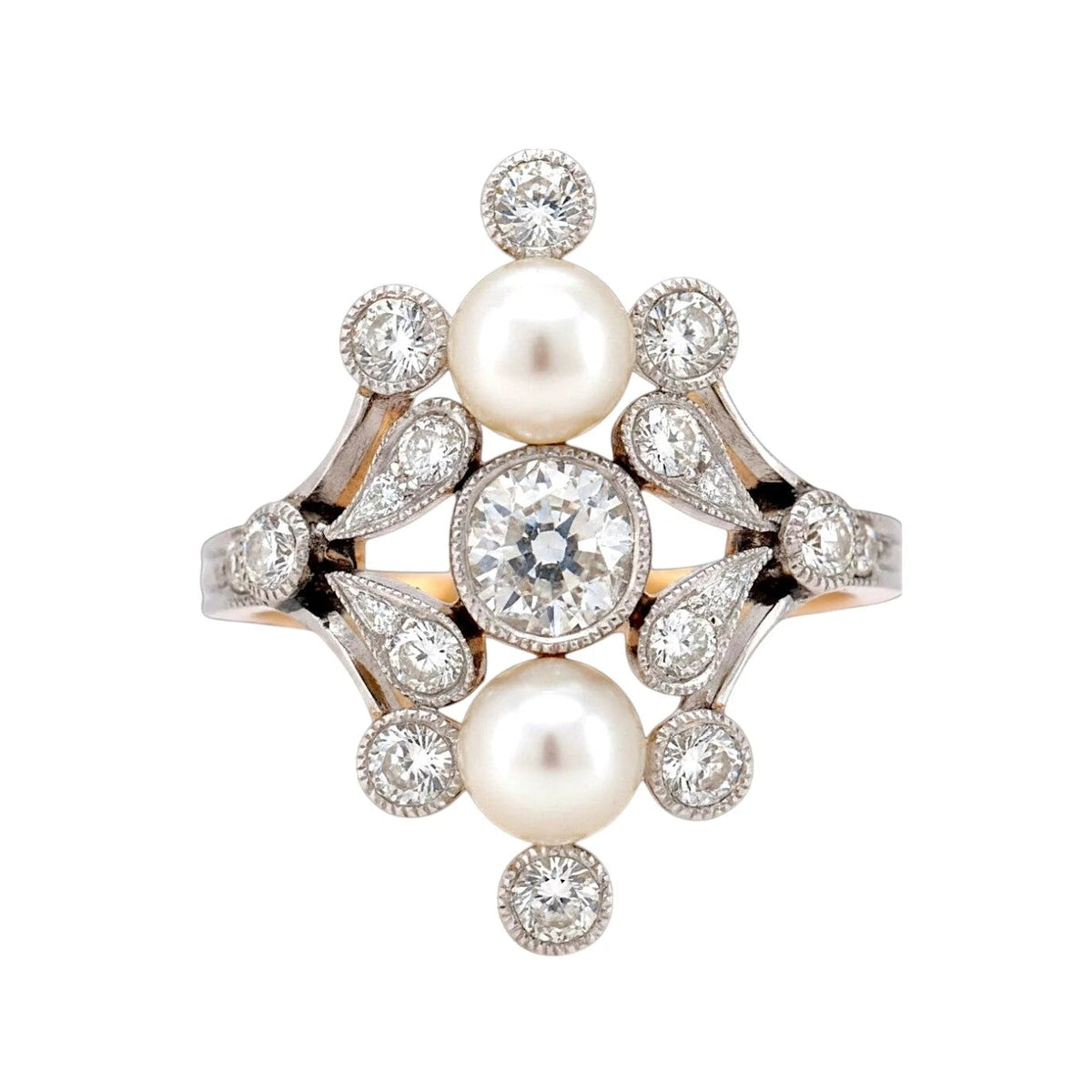 Bague en or jaune, perles et diamants
