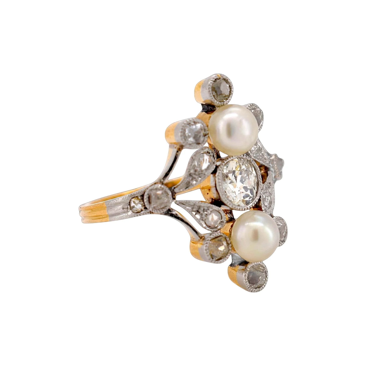 Yellow gold ring with pearls and diamonds