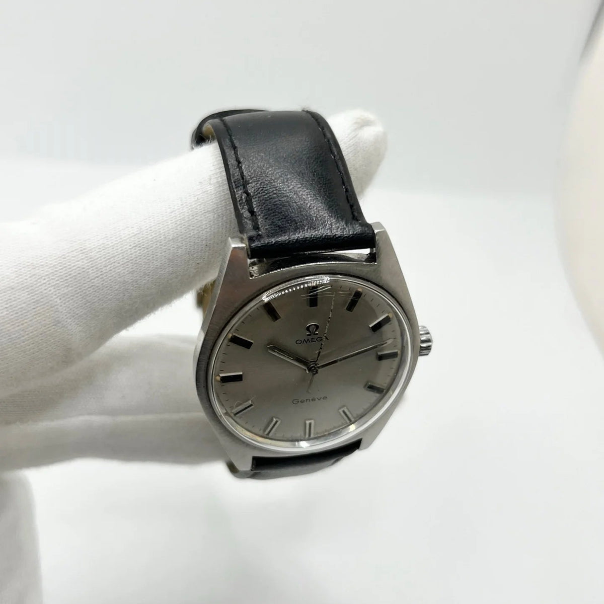 OMEGA watch in stainless steel and leather