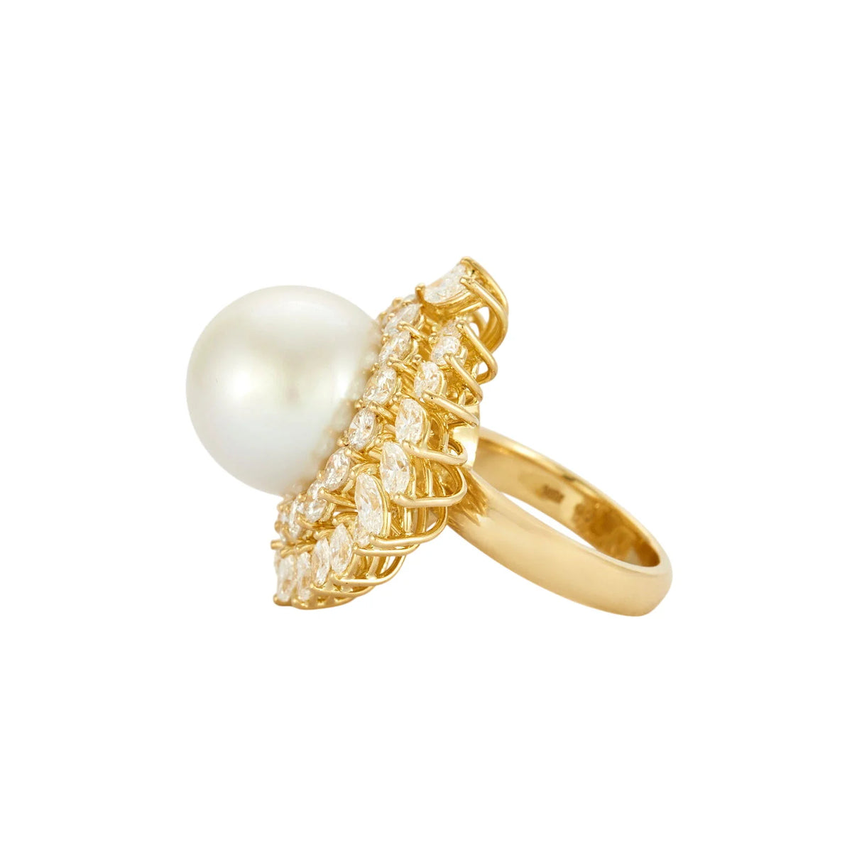 BUCHERER Cocktail Ring in yellow gold, pearl, and diamonds