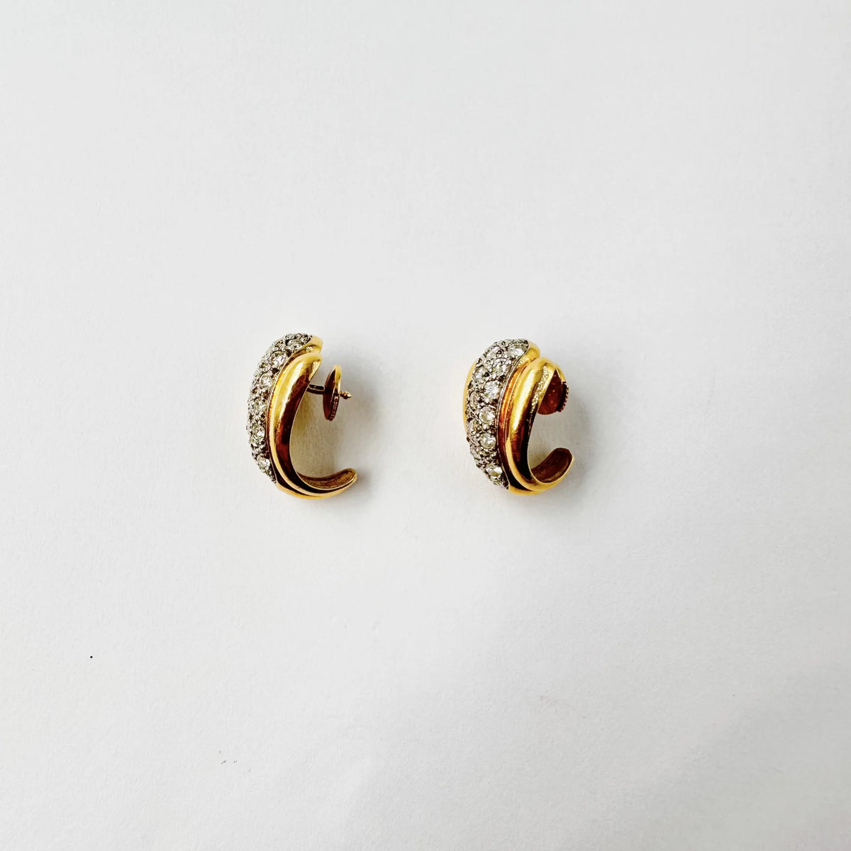 Earrings in white gold, yellow gold, and diamonds