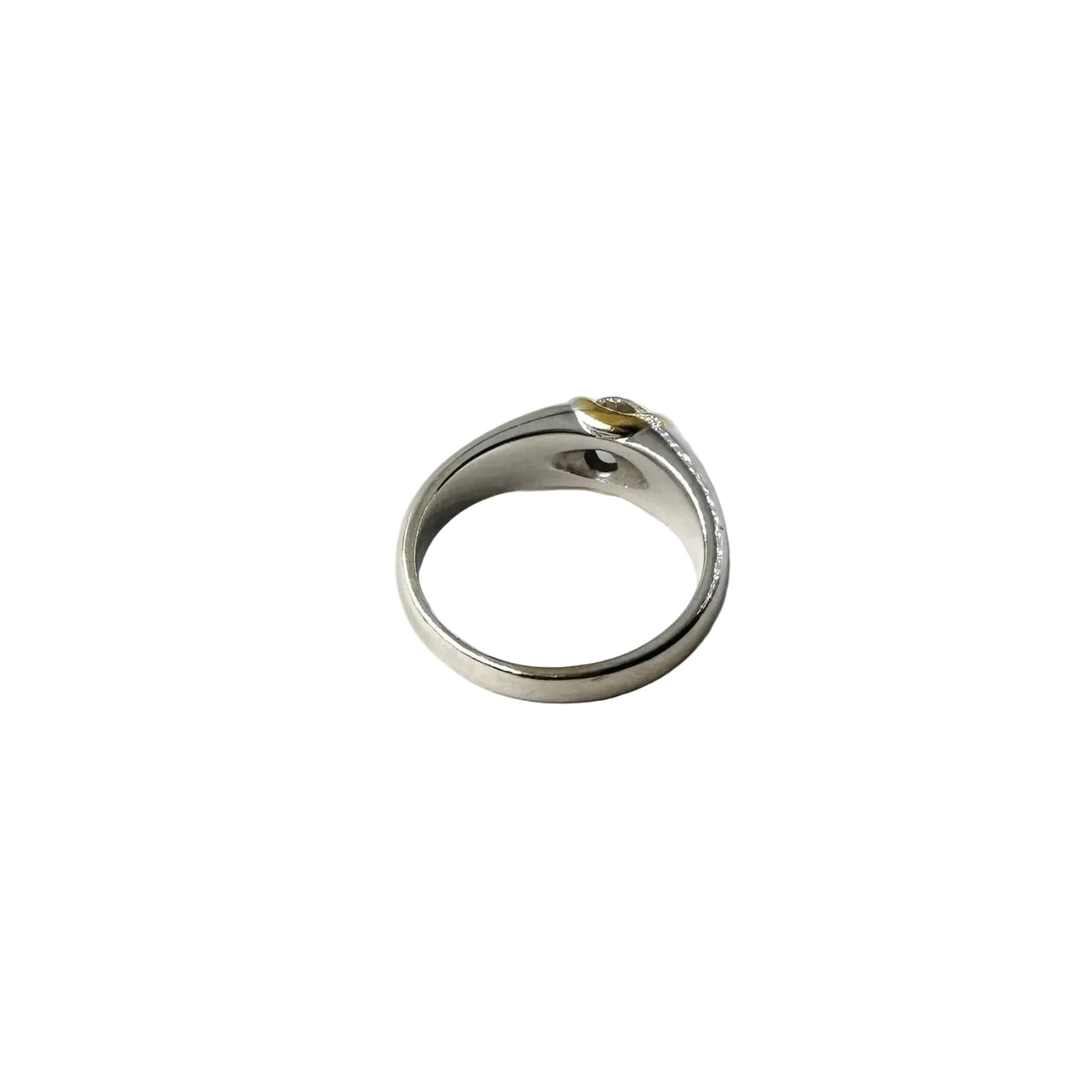 Solitaire Ring in White gold, Yellow gold, and Diamond