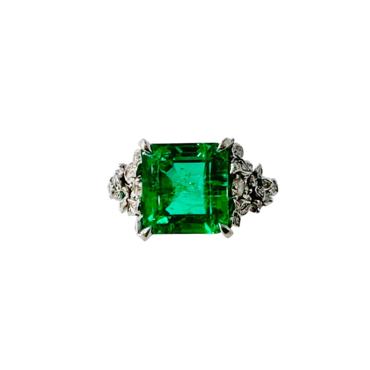 White Gold Solitaire Ring with Emerald and Diamonds