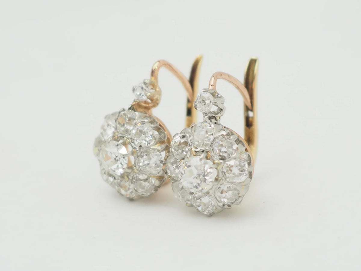 Lever-back earrings in yellow gold, Platinum, and Diamonds