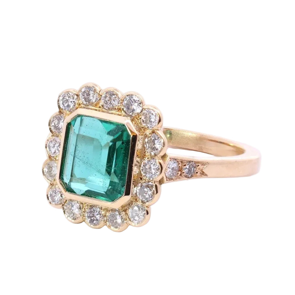 "Entourage" Ring in Yellow Gold, Emerald, and Diamonds