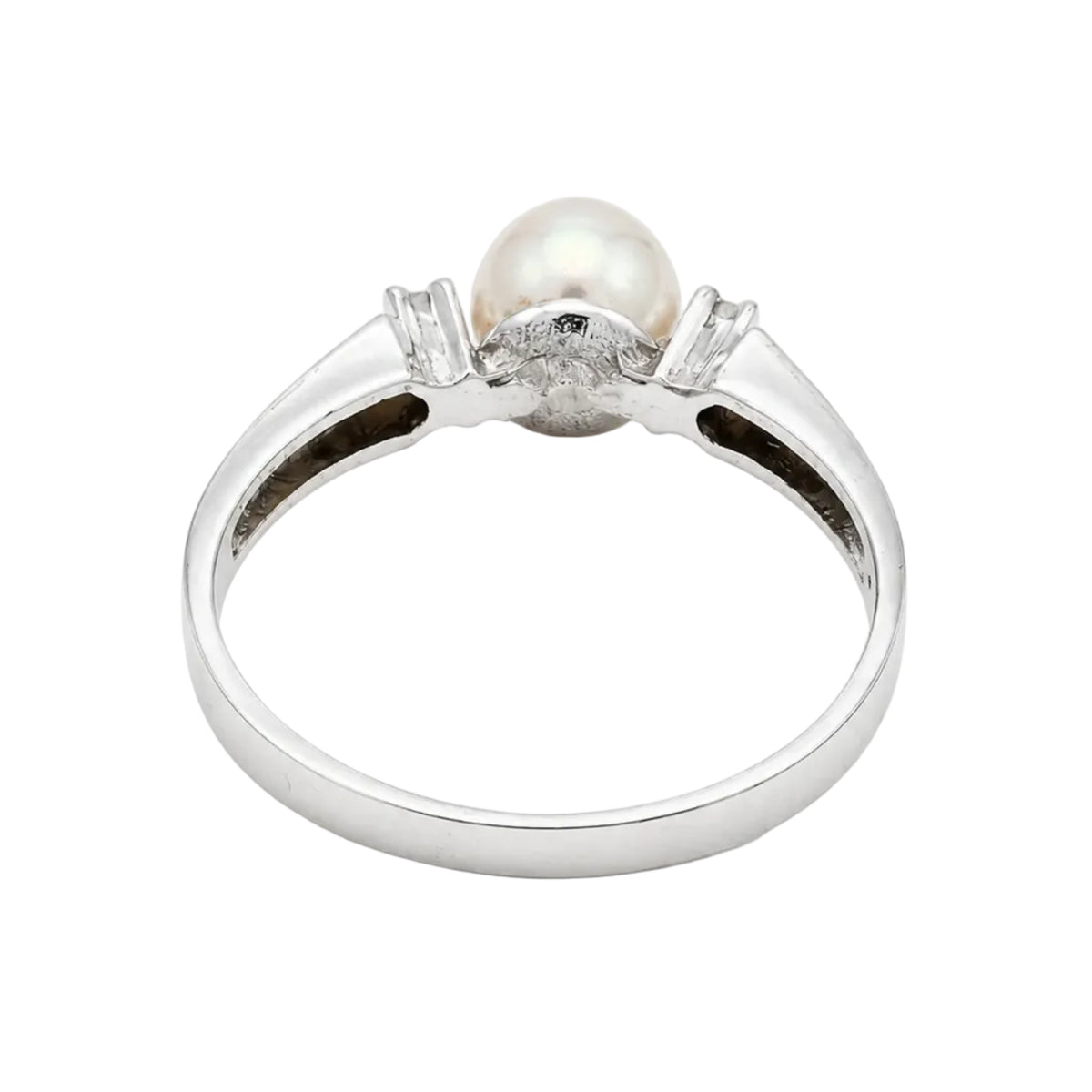 Trilogy Ring in White Gold, Pearl, and Diamonds