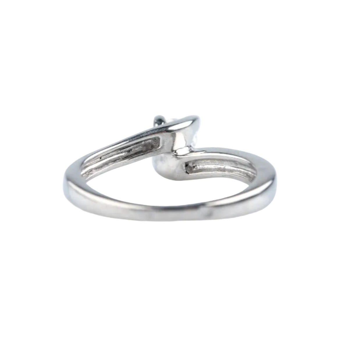 White Gold Solitaire Ring with Diamond
