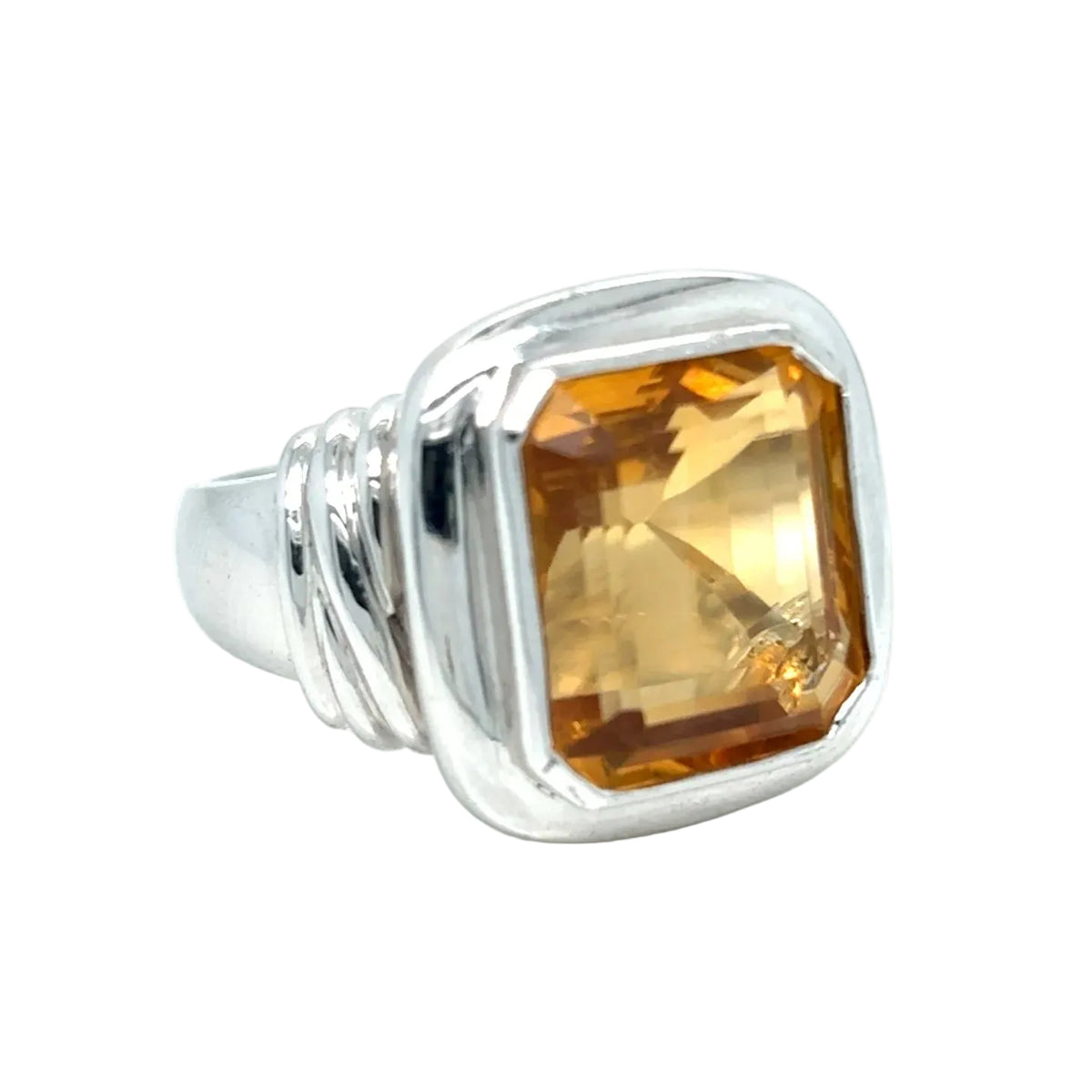 Cocktail Ring in White Gold and Citrine
