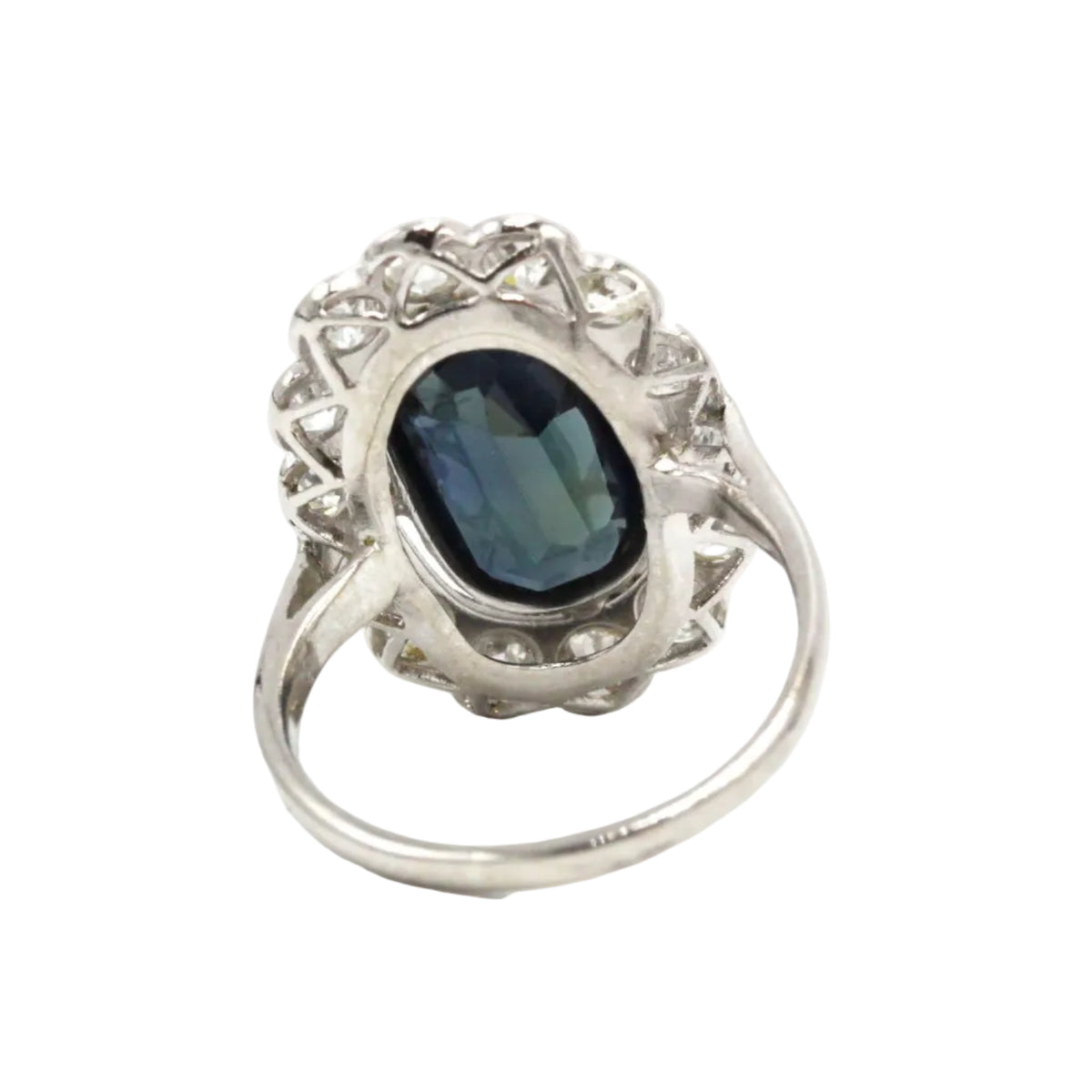 Pompadour Ring in platinum, sapphire, and diamonds
