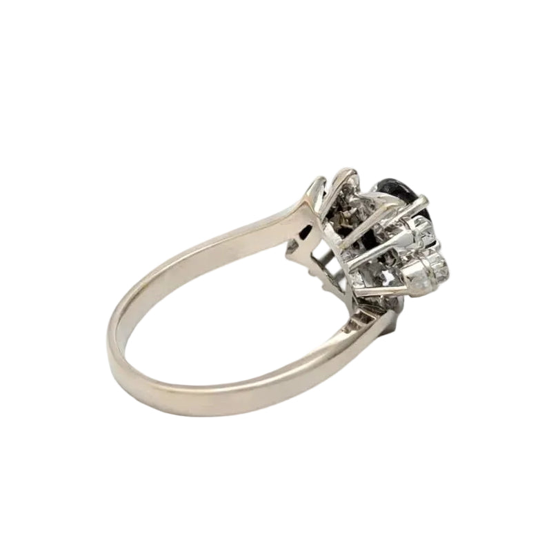 Entourage Ring in white gold, sapphire, and diamonds