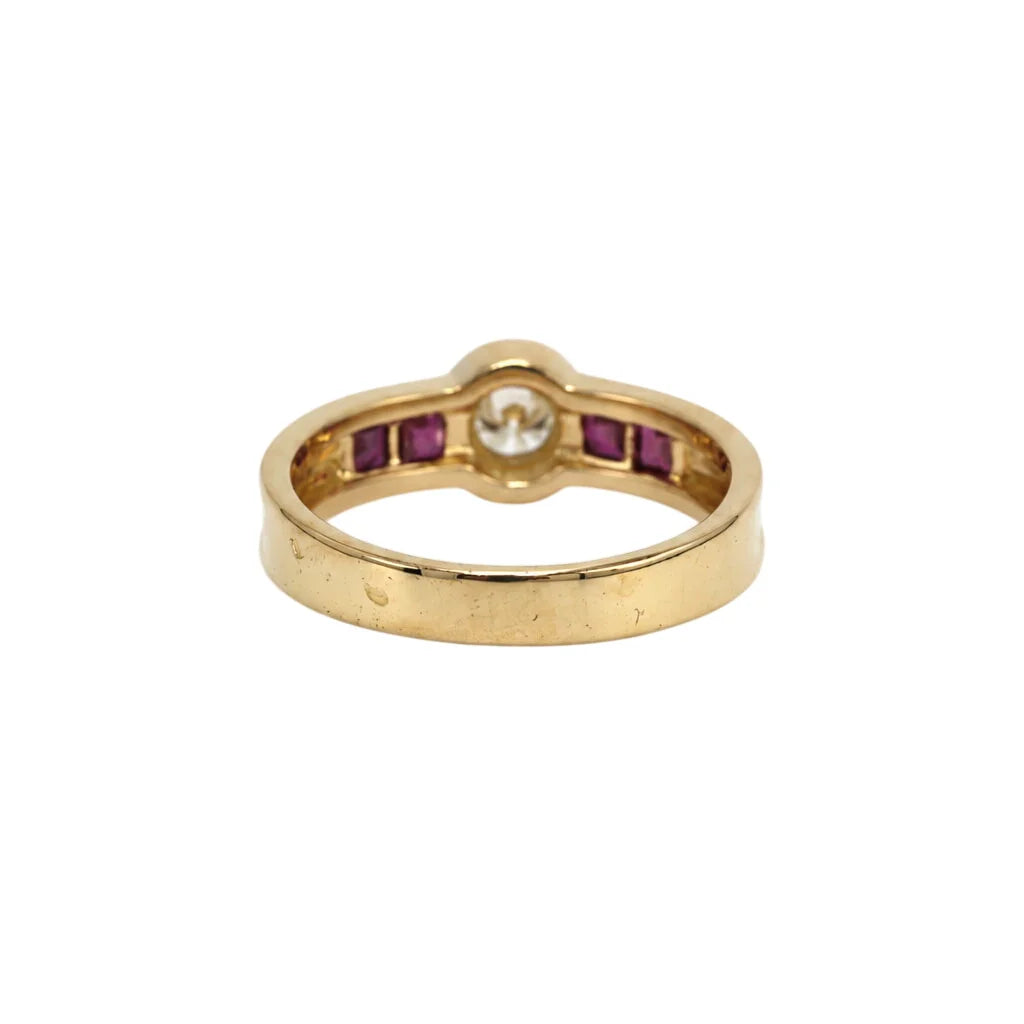 Yellow gold ring with rubies and diamonds
