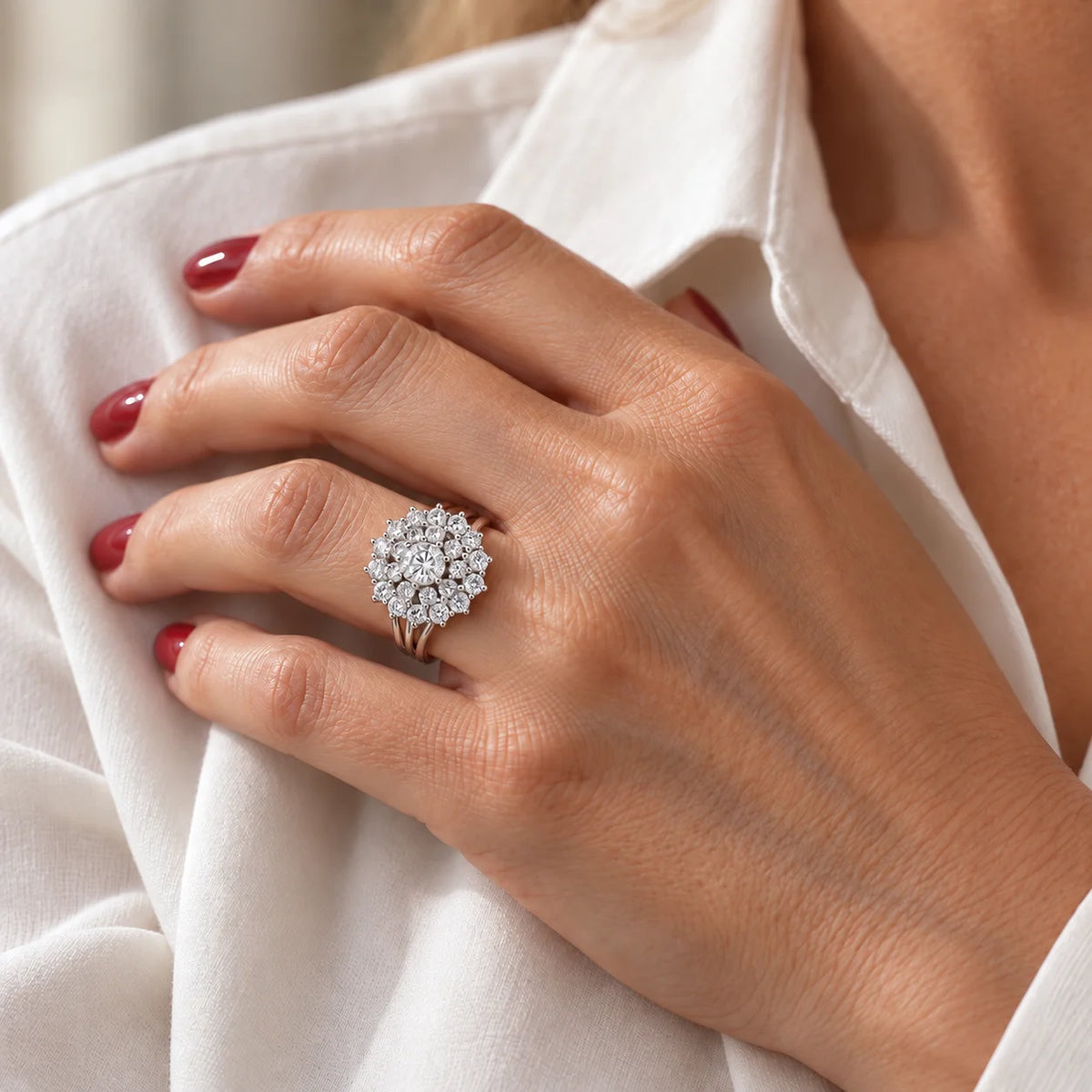 Marguerite Ring in White Gold and Diamonds