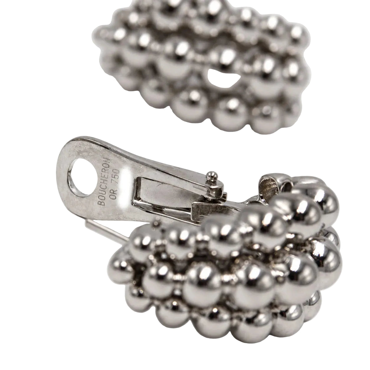 Boucles d'oreilles Clips BOUCHERON Grains de raisin en or blanc