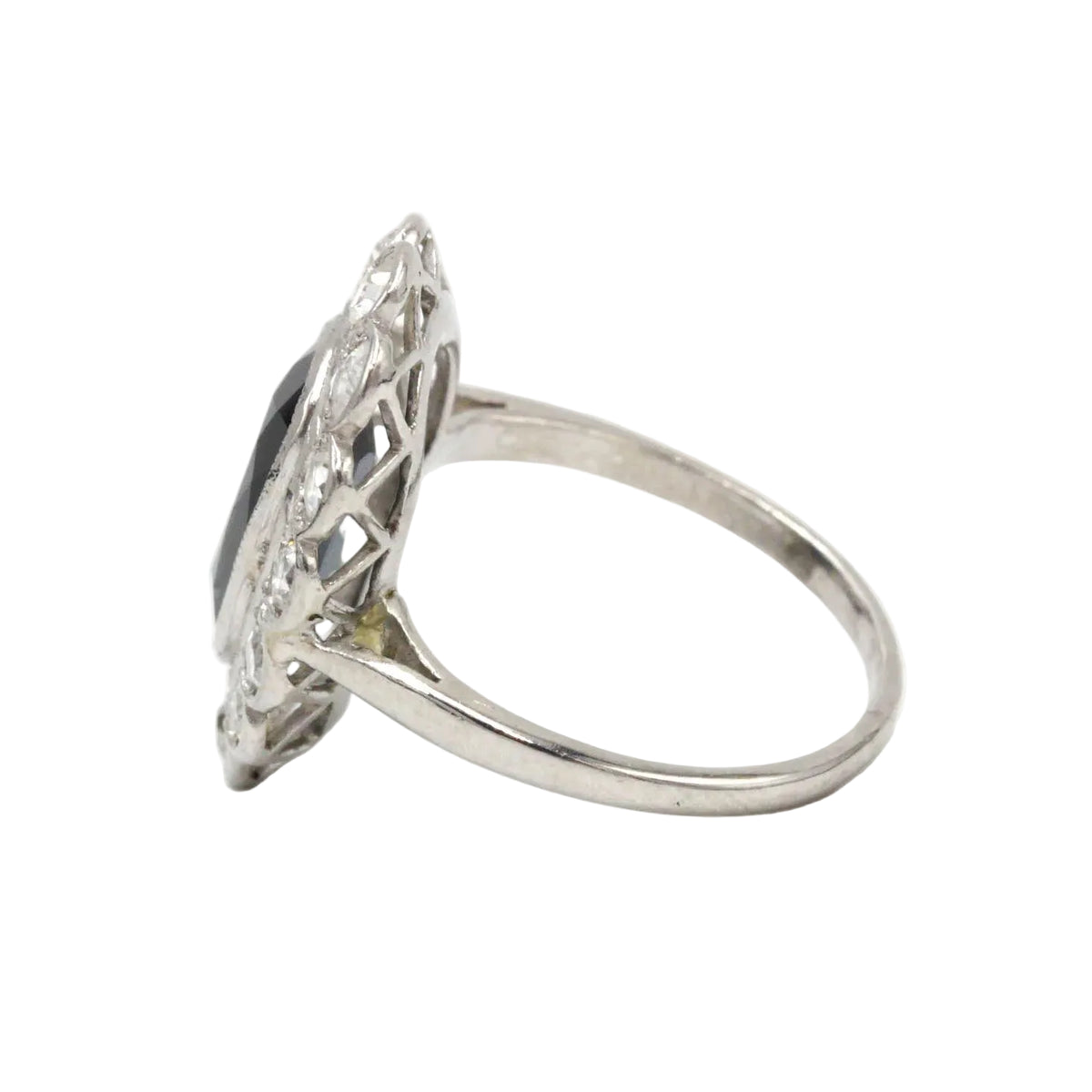 Pompadour Ring in platinum, sapphire, and diamonds