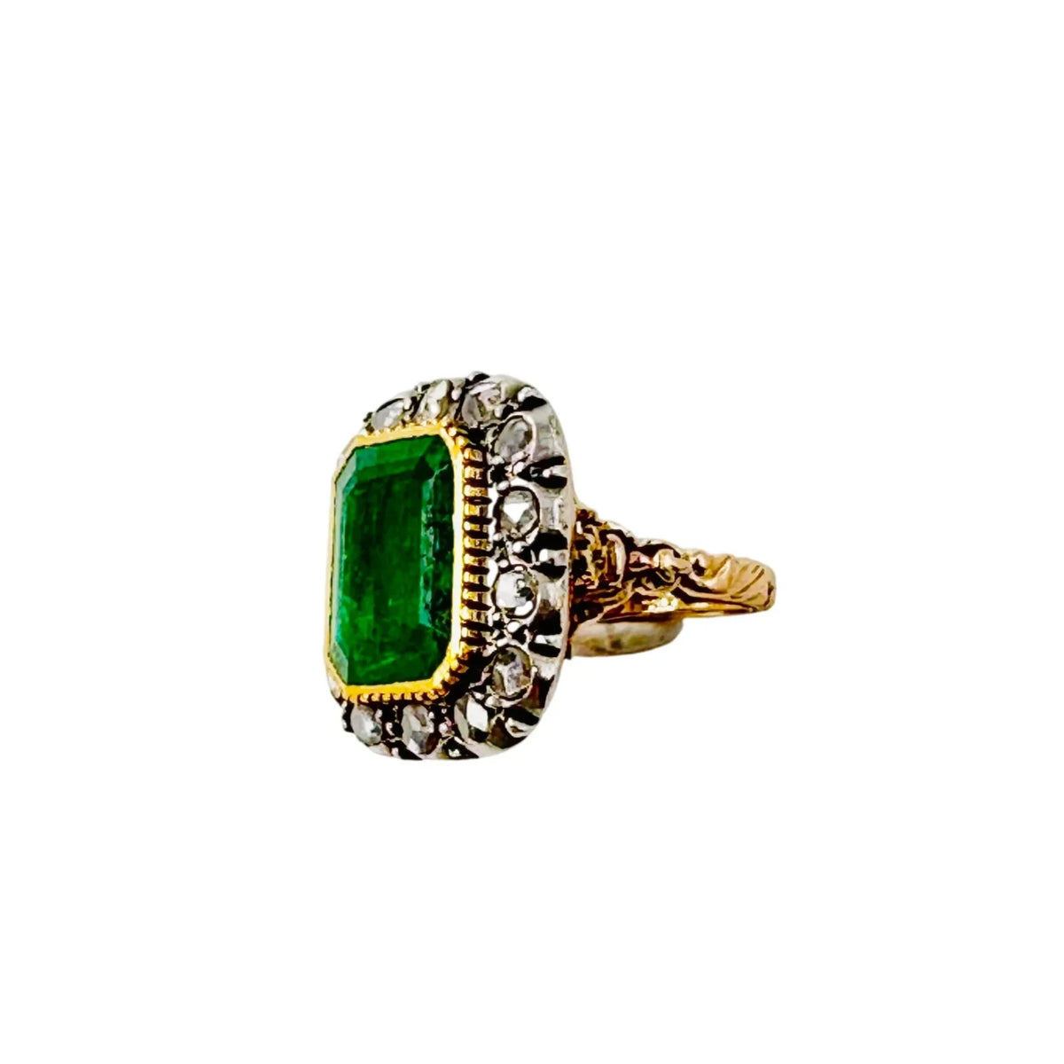 Vintage Ring in Yellow gold, Silver, Emerald, and Diamonds