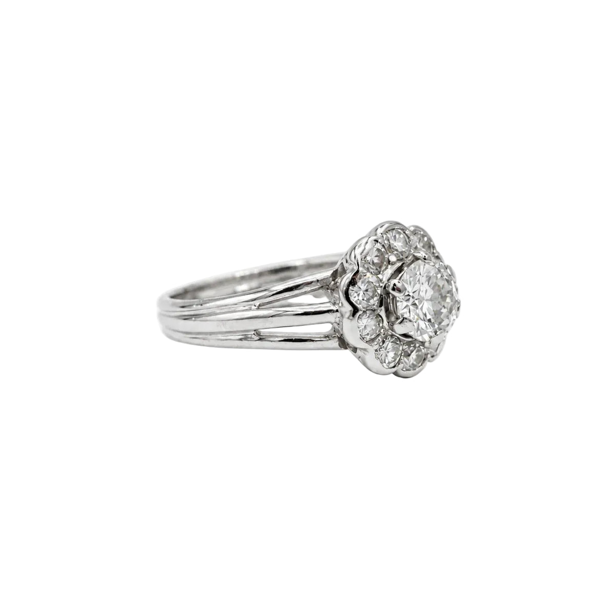 Marguerite Ring in Platinum and Diamonds