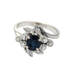 Entourage Ring in white gold, sapphire, and diamonds