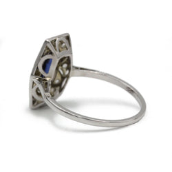 Entourage Ring in white gold, sapphire, and diamonds