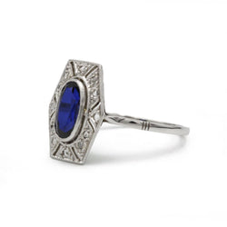 Entourage Ring in white gold, sapphire, and diamonds