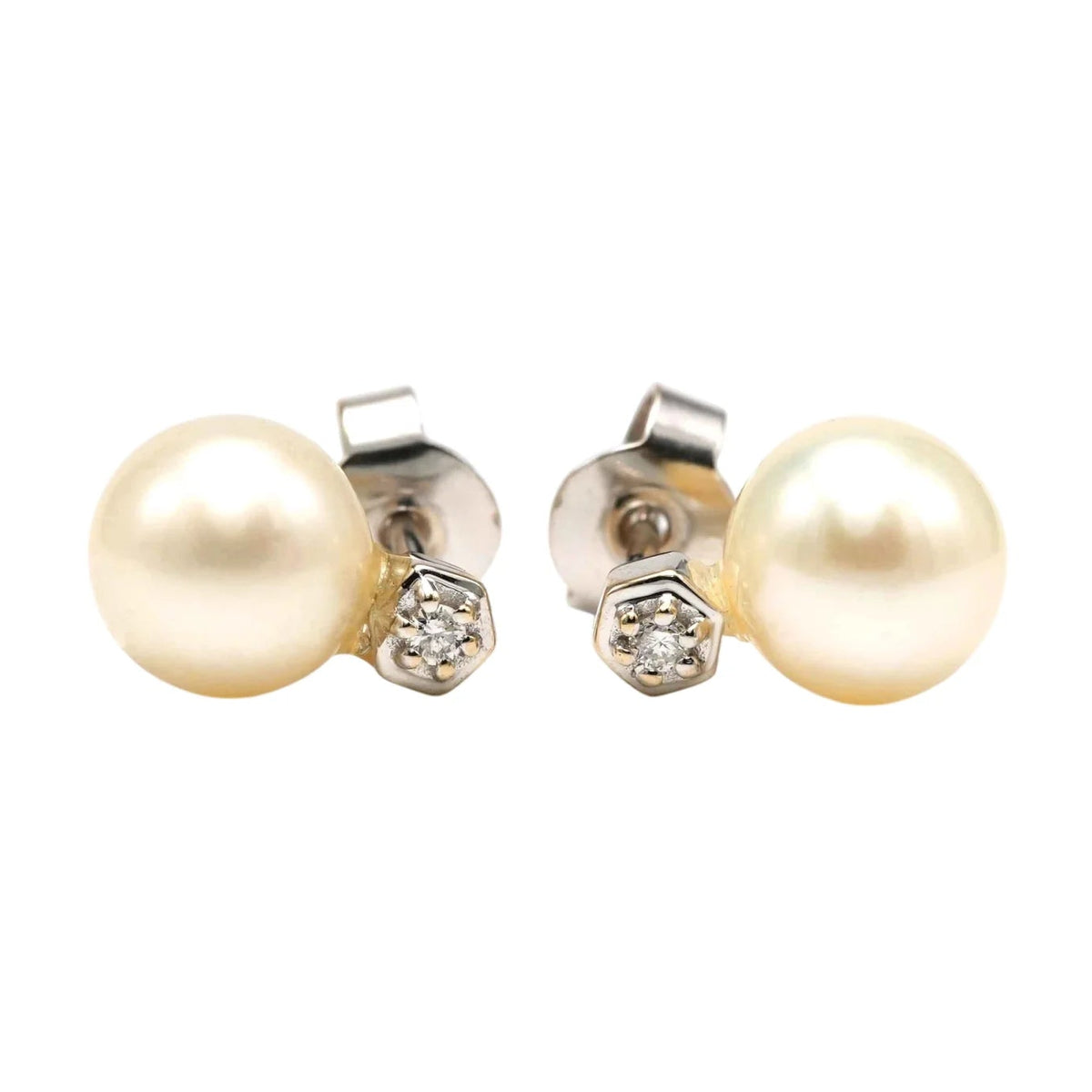 White Gold Earrings with Pearls and Diamonds