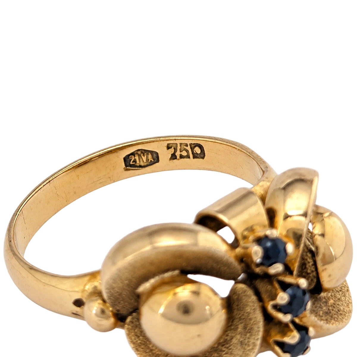 Yellow Gold and Sapphire Ring