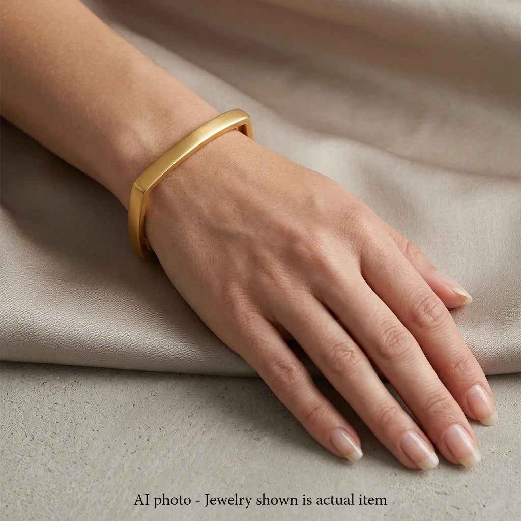 WEINGRILL Yellow Gold Bangle Bracelet