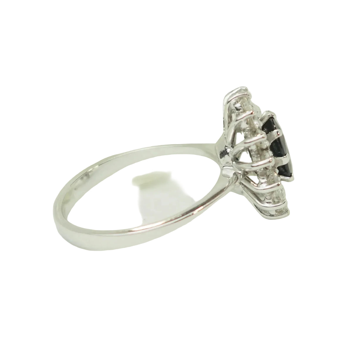 Marguerite Ring in White Gold, Sapphire, and Diamonds