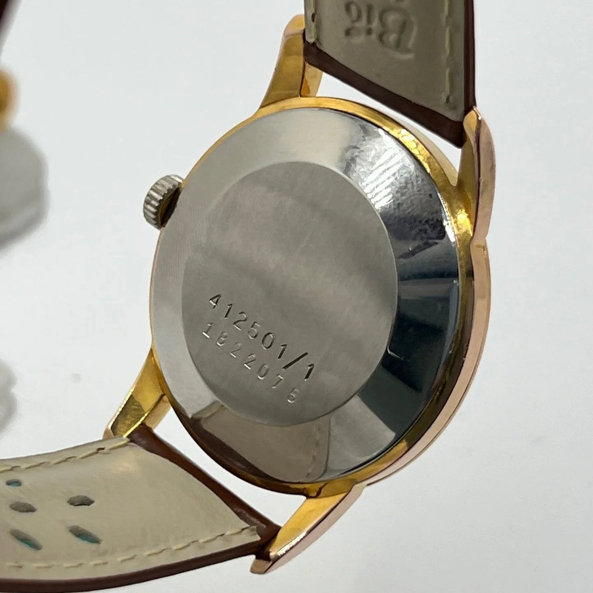 UNIVERSAL GENÈVE watch in gold-plated steel and leather