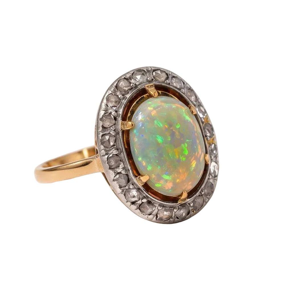 Bague Entourage en or jaune, platine, opale et diamants