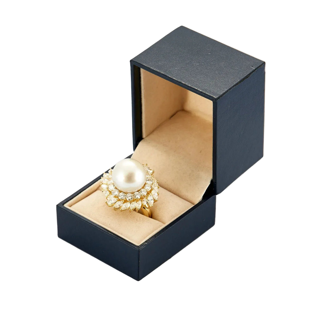 BUCHERER Cocktail Ring in yellow gold, pearl, and diamonds