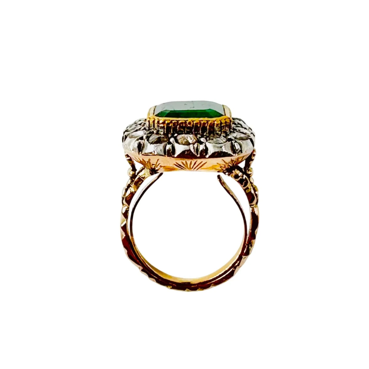 Vintage Ring in Yellow gold, Silver, Emerald, and Diamonds