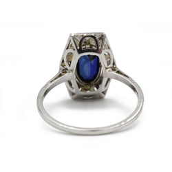Entourage Ring in white gold, sapphire, and diamonds